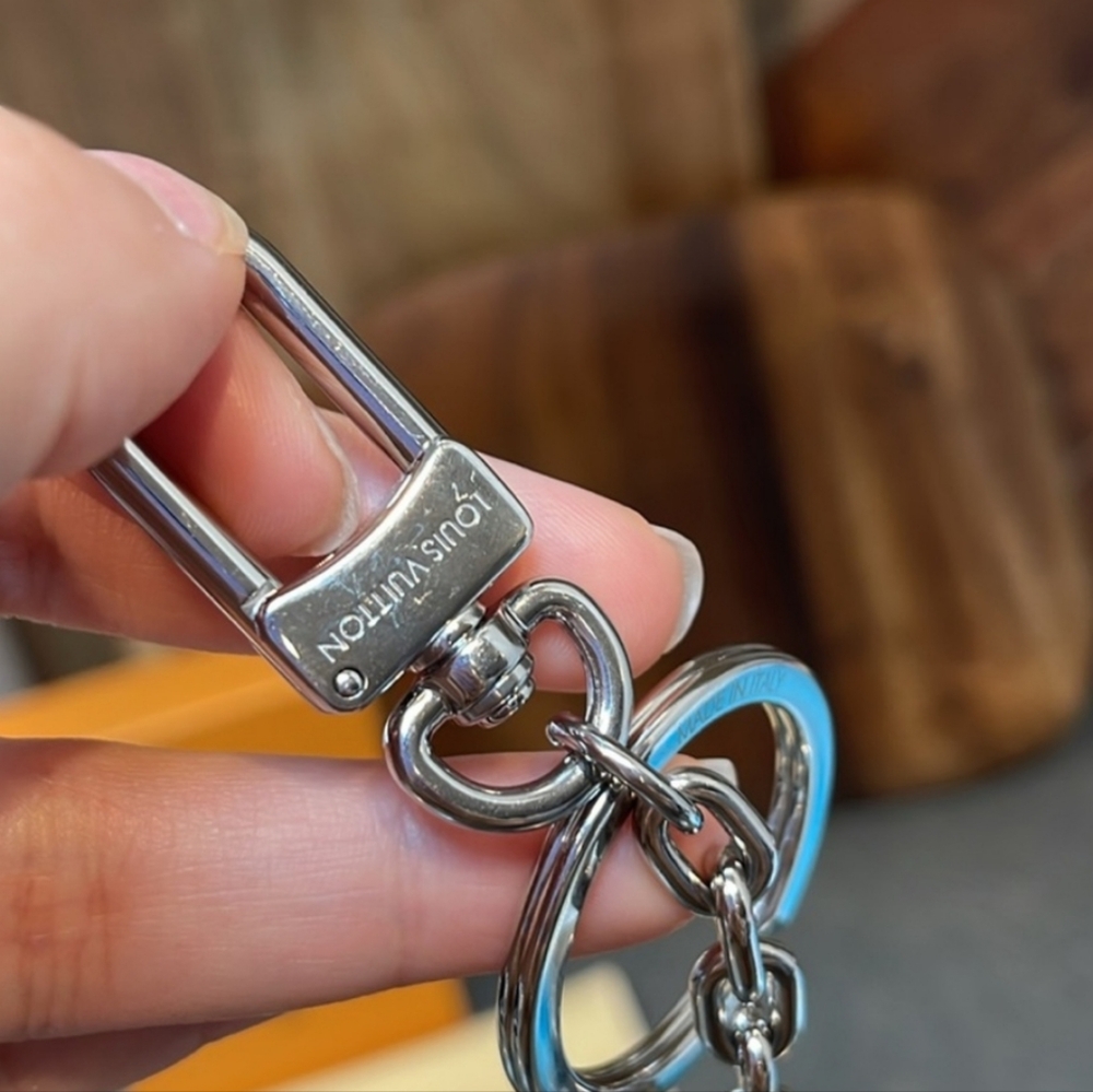 Louis Vuitton Silver Key Holder/ Gorgeous 😍 - Picture 2 of 6